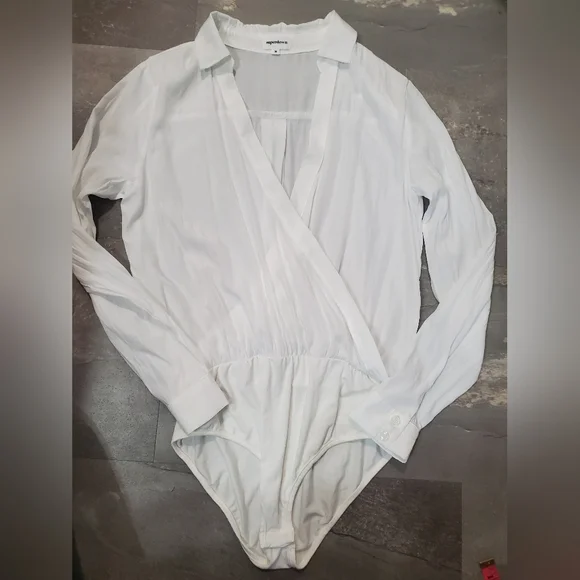 NWOT Superdown Presely Surplice Bodysuit Surplice Long-Sleeve White Bodysuit. M. - Picture 4 of 14
